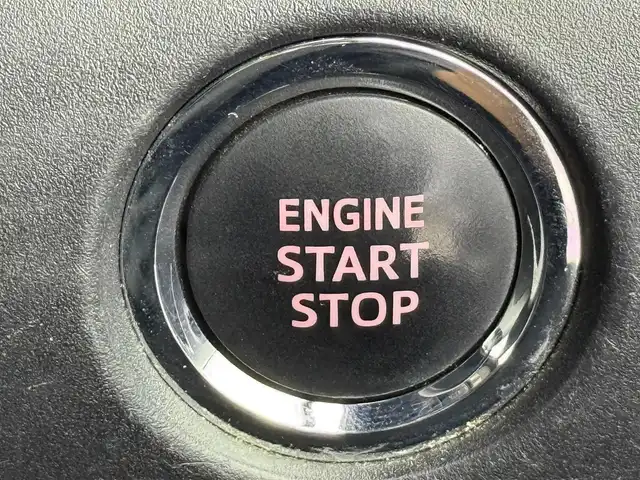 トヨタ ヴォクシー ZS 愛知県 2017(平29)年 6.6万km ブラック ALPINE9型ナビ（フルセグ、CD/DVD、Bluetooth）/ALPINEフリップダウンモニター/ETC/Bカメラ/前後ドラレコ/クルーズコントロール/衝突軽減ブレーキ/レーンキープアシスト/オートハイビーム/LEDヘッドライト/スマートキー/オートライト/フォグライト/Pスタート/横滑り防止装置