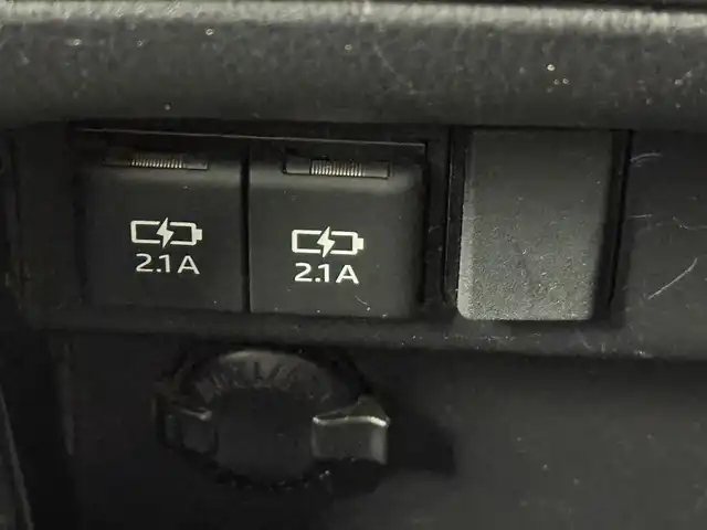 トヨタ ヴォクシー ZS 愛知県 2017(平29)年 6.6万km ブラック ALPINE9型ナビ（フルセグ、CD/DVD、Bluetooth）/ALPINEフリップダウンモニター/ETC/Bカメラ/前後ドラレコ/クルーズコントロール/衝突軽減ブレーキ/レーンキープアシスト/オートハイビーム/LEDヘッドライト/スマートキー/オートライト/フォグライト/Pスタート/横滑り防止装置