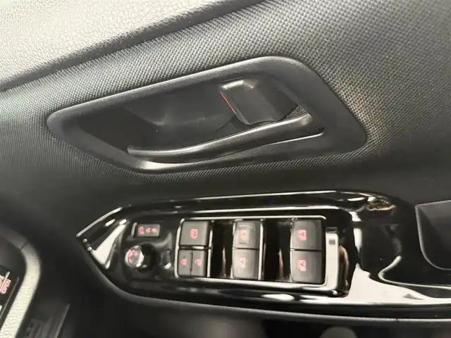 トヨタ ヴォクシー ZS 愛知県 2017(平29)年 6.6万km ブラック ALPINE9型ナビ（フルセグ、CD/DVD、Bluetooth）/ALPINEフリップダウンモニター/ETC/Bカメラ/前後ドラレコ/クルーズコントロール/衝突軽減ブレーキ/レーンキープアシスト/オートハイビーム/LEDヘッドライト/スマートキー/オートライト/フォグライト/Pスタート/横滑り防止装置