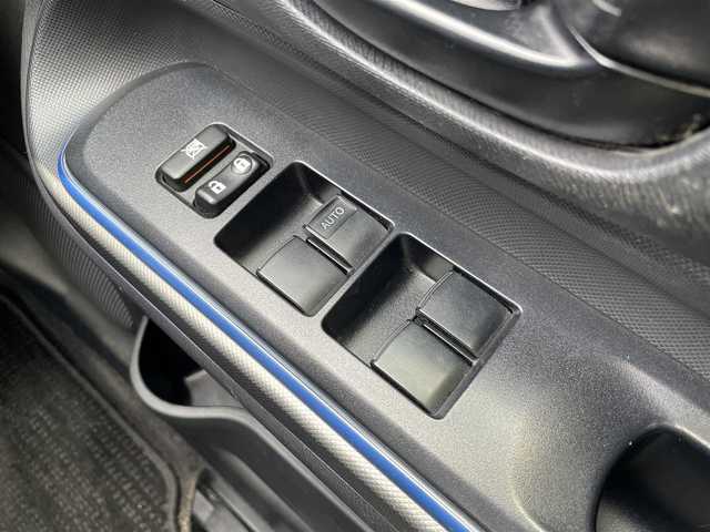トヨタ アクア S 福岡県 2015(平27)年 7万km シルバーM LAPORTAホイール/アクティブノイズキャンセリング/盗難防止/Bカメ/社外ナビ/フルセグTV/Bluetooth/CD/USB/ipod/AUX/SD/ビルトインETC