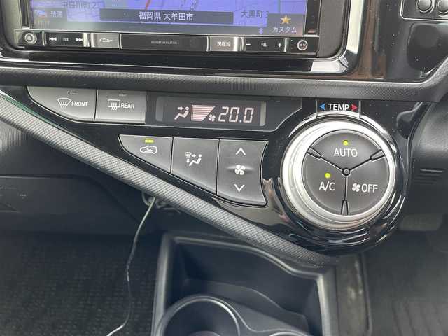 トヨタ アクア S 福岡県 2015(平27)年 7万km シルバーM LAPORTAホイール/アクティブノイズキャンセリング/盗難防止/Bカメ/社外ナビ/フルセグTV/Bluetooth/CD/USB/ipod/AUX/SD/ビルトインETC