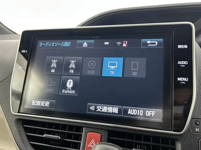 トヨタ ノア Si ダブルバイビー 千葉県 2018(平30)年 5.8万km ラグジュアリーホワイトパールクリスタルシャインガラスフレーク トヨタセーフティセンス/・プリクラッシュセーフティ/・レーンディパーチャーアラート/・先行車発進お知らせ/・オートハイビーム/純正10インチSDナビ/CD DVD SD MSV BT フルセグ/バックカメラ/両側パワースライドドア/クルーズコントロール/LEDオートライト/純正16インチアルミホイール/ドアバイザー/革巻きステアリング/プッシュスタート/スマートキー/ビルトインETC