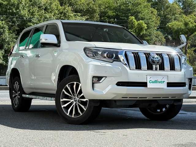 トヨタ ランドクルーザー プラド TX Lパッケージ 大阪府 2018(平30)年 8.2万km ホワイトパールクリスタルシャイン /禁煙車//サンルーフ//フローティングナビ ビッグX11/・フルTV/CD/DVD/SD/Bluetooth/USB/HDMI//バックカメラ・左サイドカメラ//コーナーセンサー//10.1インチ　フリップダウンモニター//衝突軽減ブレーキ//レーンキープアシスト//クルーズコントロール//ステアリングスイッチ//前席パワーシート・シートヒーター・エアーシート//オートハイビーム//ETC//純正19AW//社外ドラレコ【FT-DR100S】//７人乗り//スペアタイヤあり