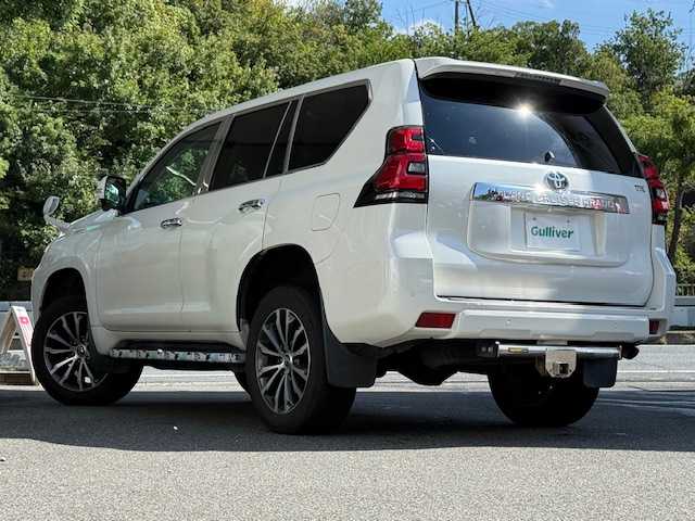 トヨタ ランドクルーザー プラド TX Lパッケージ 大阪府 2018(平30)年 8.2万km ホワイトパールクリスタルシャイン /禁煙車//サンルーフ//フローティングナビ ビッグX11/・フルTV/CD/DVD/SD/Bluetooth/USB/HDMI//バックカメラ・左サイドカメラ//コーナーセンサー//10.1インチ　フリップダウンモニター//衝突軽減ブレーキ//レーンキープアシスト//クルーズコントロール//ステアリングスイッチ//前席パワーシート・シートヒーター・エアーシート//オートハイビーム//ETC//純正19AW//社外ドラレコ【FT-DR100S】//７人乗り//スペアタイヤあり