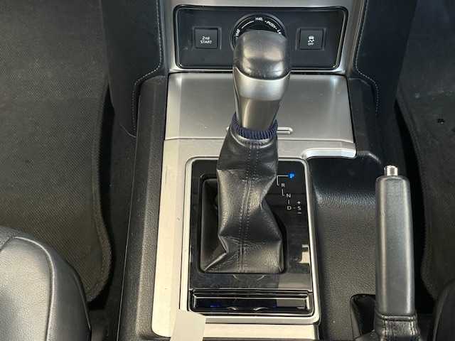 トヨタ ランドクルーザー プラド TX Lパッケージ 大阪府 2018(平30)年 8.2万km ホワイトパールクリスタルシャイン /禁煙車//サンルーフ//フローティングナビ ビッグX11/・フルTV/CD/DVD/SD/Bluetooth/USB/HDMI//バックカメラ・左サイドカメラ//コーナーセンサー//10.1インチ　フリップダウンモニター//衝突軽減ブレーキ//レーンキープアシスト//クルーズコントロール//ステアリングスイッチ//前席パワーシート・シートヒーター・エアーシート//オートハイビーム//ETC//純正19AW//社外ドラレコ【FT-DR100S】//７人乗り//スペアタイヤあり