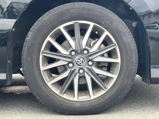 トヨタ ヴォクシー ZS 静岡県 2015(平27)年 5.3万km ブラック エンジンスタートボタン/パワーステアリング/パワーウィンドウ/アイドリングストップ/スマートキー/スペアキー/Wオートエアコン/フリップダウンモニター/ETC/バックカメラ/9インチナビ(CD/DVD/BT/フルセグ)/3列シート/チップアップシート/純正フロアマット/左側パワースライドドア/右側スライドドア/純正アルミホイール/ABS/横滑り防止装置/オートライト/LEDヘッドライト/Wエアバック