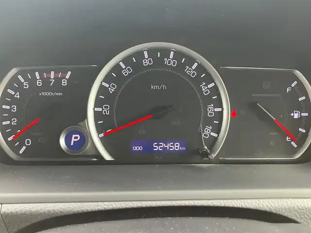 トヨタ ヴォクシー ZS 静岡県 2015(平27)年 5.3万km ブラック エンジンスタートボタン/パワーステアリング/パワーウィンドウ/アイドリングストップ/スマートキー/スペアキー/Wオートエアコン/フリップダウンモニター/ETC/バックカメラ/9インチナビ(CD/DVD/BT/フルセグ)/3列シート/チップアップシート/純正フロアマット/左側パワースライドドア/右側スライドドア/純正アルミホイール/ABS/横滑り防止装置/オートライト/LEDヘッドライト/Wエアバック