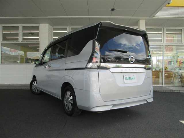 日産 セレナ e－パワー XV 千葉県 2018(平30)年 11.7万km ブリリアントシルバー ワンオーナー/純正9インチナビ、フルセグTV/アランドビューモニター/オーディオ【CD/DVD/BT/SD/AUX/MSV】/純正フリップダウンモニター/エマージェンシーブレーキ/両側パワースライドドア/前席シートヒーター/ステアリングヒーター/前後コーナーセンサー/純正15インチアルミホイール/ステアリングリモコン/前方ドライブレコーダー/ビルトインETC/保証書/取扱説明書/スペアキー/日産記録簿R3.R5年度有り。