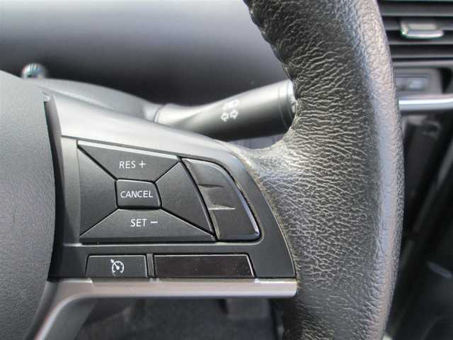 日産 セレナ e－パワー XV 千葉県 2018(平30)年 11.7万km ブリリアントシルバー ワンオーナー/純正9インチナビ、フルセグTV/アランドビューモニター/オーディオ【CD/DVD/BT/SD/AUX/MSV】/純正フリップダウンモニター/エマージェンシーブレーキ/両側パワースライドドア/前席シートヒーター/ステアリングヒーター/前後コーナーセンサー/純正15インチアルミホイール/ステアリングリモコン/前方ドライブレコーダー/ビルトインETC/保証書/取扱説明書/スペアキー/日産記録簿R3.R5年度有り。
