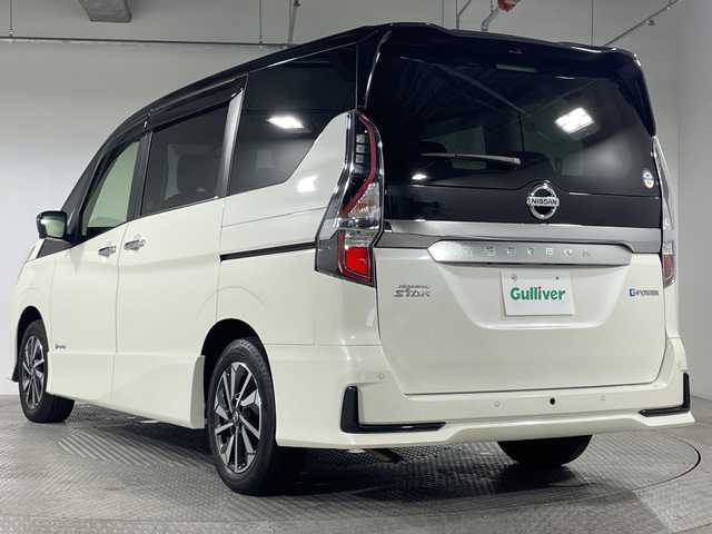 日産 セレナ e－パワー ハイウェイスター V 神奈川県 2022(令4)年 2.8万km ブリリアントホワイトパール 2トーン 360°セーフティシステム/・インテリジェント エマージェンシーブレーキ/・衝突回避ステアリングアシスト/・前方衝突予測警報（/・車線逸脱警報・支援/・後側方車両検知/・踏み間違い加速抑制/・インテリジェント DA/・RCTA：後退車両検知警報/・高機能ライト、自動ヘッドランプ切替、標識検知など/純正10インチナビ/・BT/フルセグTV/SD/DVD/BD/USB/AM/FM/インテリジェントアラウンドビューモニター/インテリジェントルームミラー/ETC/両側電動スライドドア/スマートキー/スペアキー/プッシュスタートボタン/革巻きステアリング/ステアリングスイッチ/電動サイドブレーキ/オートホールド/2列目テーブル/2列目USB/LEDヘッドライト/フォグランプ/コーナーセンサー/シートリフター/電動格納ミラー/ウィンカーミラー/Autoライト/純正フロアマット/純正アルミホイール/純正ドアバイザー