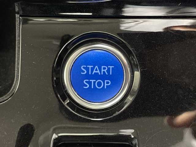 日産 セレナ e－パワー ハイウェイスター V 神奈川県 2022(令4)年 2.8万km ブリリアントホワイトパール 2トーン 360°セーフティシステム/・インテリジェント エマージェンシーブレーキ/・衝突回避ステアリングアシスト/・前方衝突予測警報（/・車線逸脱警報・支援/・後側方車両検知/・踏み間違い加速抑制/・インテリジェント DA/・RCTA：後退車両検知警報/・高機能ライト、自動ヘッドランプ切替、標識検知など/純正10インチナビ/・BT/フルセグTV/SD/DVD/BD/USB/AM/FM/インテリジェントアラウンドビューモニター/インテリジェントルームミラー/ETC/両側電動スライドドア/スマートキー/スペアキー/プッシュスタートボタン/革巻きステアリング/ステアリングスイッチ/電動サイドブレーキ/オートホールド/2列目テーブル/2列目USB/LEDヘッドライト/フォグランプ/コーナーセンサー/シートリフター/電動格納ミラー/ウィンカーミラー/Autoライト/純正フロアマット/純正アルミホイール/純正ドアバイザー