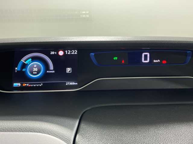 日産 セレナ e－パワー ハイウェイスター V 神奈川県 2022(令4)年 2.8万km ブリリアントホワイトパール 2トーン 360°セーフティシステム/・インテリジェント エマージェンシーブレーキ/・衝突回避ステアリングアシスト/・前方衝突予測警報（/・車線逸脱警報・支援/・後側方車両検知/・踏み間違い加速抑制/・インテリジェント DA/・RCTA：後退車両検知警報/・高機能ライト、自動ヘッドランプ切替、標識検知など/純正10インチナビ/・BT/フルセグTV/SD/DVD/BD/USB/AM/FM/インテリジェントアラウンドビューモニター/インテリジェントルームミラー/ETC/両側電動スライドドア/スマートキー/スペアキー/プッシュスタートボタン/革巻きステアリング/ステアリングスイッチ/電動サイドブレーキ/オートホールド/2列目テーブル/2列目USB/LEDヘッドライト/フォグランプ/コーナーセンサー/シートリフター/電動格納ミラー/ウィンカーミラー/Autoライト/純正フロアマット/純正アルミホイール/純正ドアバイザー