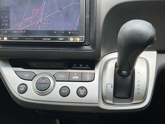 ホンダ ストリーム RSZ 兵庫県 2013(平25)年 2.5万km クリスタルブラックパール ワンオーナー/社外SDナビ/　iPod/AUX/CD/DVD/フルセグTV（走行中視聴可能）/社外ETC/バックカメラ/MTモード付AT/パドルシフト/3列シート/アンチロック・ブレーキ・システム/横滑り防止装置/盗難防止装置/衝突被害軽減システム/パワーウィンドウ/パワーステアリング/オートライト/純正フロアマット/純正アルミホイール/エアバッグ（W）/スペアキー（1本）
