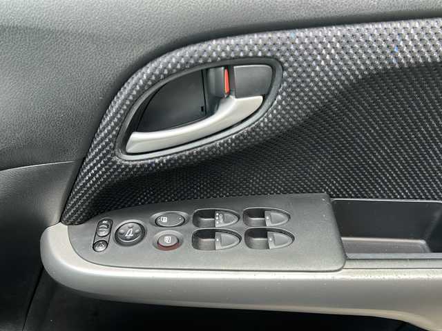 ホンダ ストリーム RSZ 兵庫県 2013(平25)年 2.5万km クリスタルブラックパール ワンオーナー/社外SDナビ/　iPod/AUX/CD/DVD/フルセグTV（走行中視聴可能）/社外ETC/バックカメラ/MTモード付AT/パドルシフト/3列シート/アンチロック・ブレーキ・システム/横滑り防止装置/盗難防止装置/衝突被害軽減システム/パワーウィンドウ/パワーステアリング/オートライト/純正フロアマット/純正アルミホイール/エアバッグ（W）/スペアキー（1本）