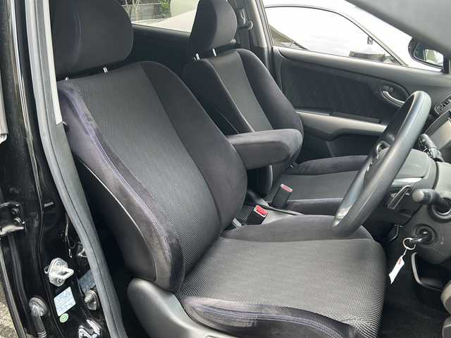 ホンダ ストリーム RSZ 兵庫県 2013(平25)年 2.5万km クリスタルブラックパール ワンオーナー/社外SDナビ/　iPod/AUX/CD/DVD/フルセグTV（走行中視聴可能）/社外ETC/バックカメラ/MTモード付AT/パドルシフト/3列シート/アンチロック・ブレーキ・システム/横滑り防止装置/盗難防止装置/衝突被害軽減システム/パワーウィンドウ/パワーステアリング/オートライト/純正フロアマット/純正アルミホイール/エアバッグ（W）/スペアキー（1本）