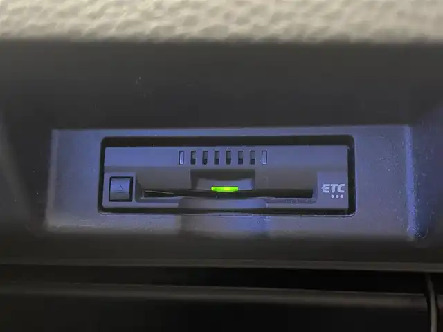 トヨタ ハリアー プレミアム 大分県 2017(平29)年 9.5万km ブラック 社外SDナビ/（フルセグ/CD/DVD/Bluetooth）/衝突軽減ブレーキ/オートハイビーム/LDA/クルーズコントロール/バックカメラ/前方ドライブレコーダー/パワーバックドア/運転席パワーシート/ハーフレザーシート/ステアリングスイッチ/スマートキー・プッシュスタート/純正アルミホイール/保証書・取扱説明書