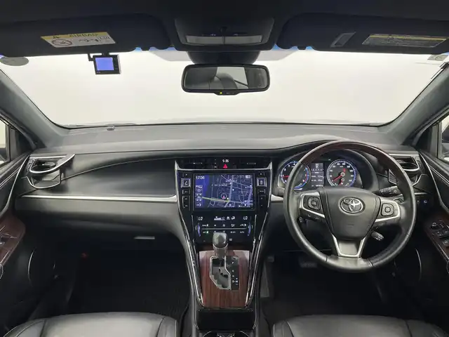 トヨタ ハリアー プレミアム 大分県 2017(平29)年 9.5万km ブラック 社外SDナビ/（フルセグ/CD/DVD/Bluetooth）/衝突軽減ブレーキ/オートハイビーム/LDA/クルーズコントロール/バックカメラ/前方ドライブレコーダー/パワーバックドア/運転席パワーシート/ハーフレザーシート/ステアリングスイッチ/スマートキー・プッシュスタート/純正アルミホイール/保証書・取扱説明書