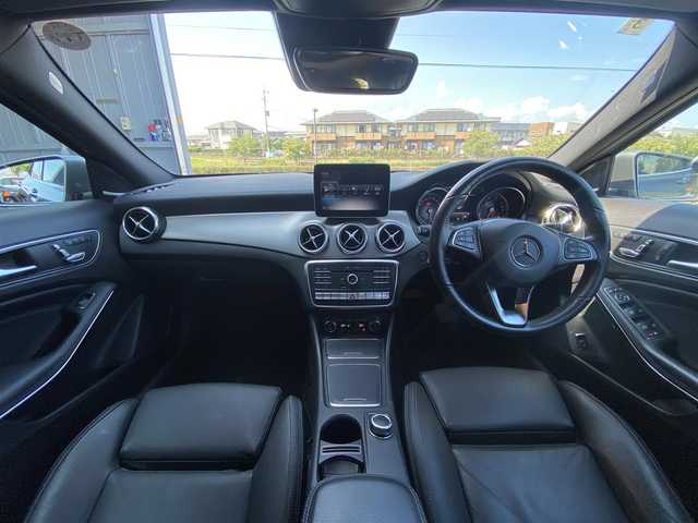 メルセデス・ベンツ ＧＬＡ２２０ 4マチック 福岡県 2018(平30)年 6.5万km シルバー ・サンルーフ/・アダプティブクルーズコントロール/・USB/Bluetooth/CD/DVD/AppleCarPlay/・バックカメラ/・シートヒーター/・ETC/・純正18AW/・プッシュスタート/・スマートキー/・パワーシート/・電動リアゲート/・オートライト/・LEDライト