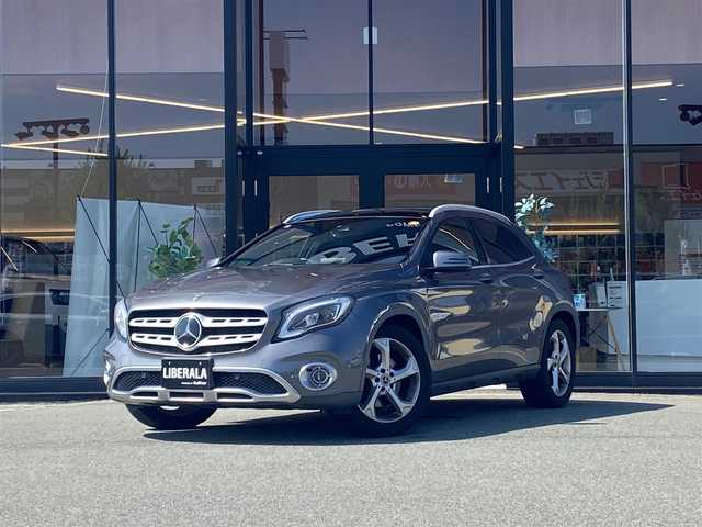 メルセデス・ベンツ ＧＬＡ２２０ 4マチック 福岡県 2018(平30)年 6.5万km シルバー ・サンルーフ/・アダプティブクルーズコントロール/・USB/Bluetooth/CD/DVD/AppleCarPlay/・バックカメラ/・シートヒーター/・ETC/・純正18AW/・プッシュスタート/・スマートキー/・パワーシート/・電動リアゲート/・オートライト/・LEDライト