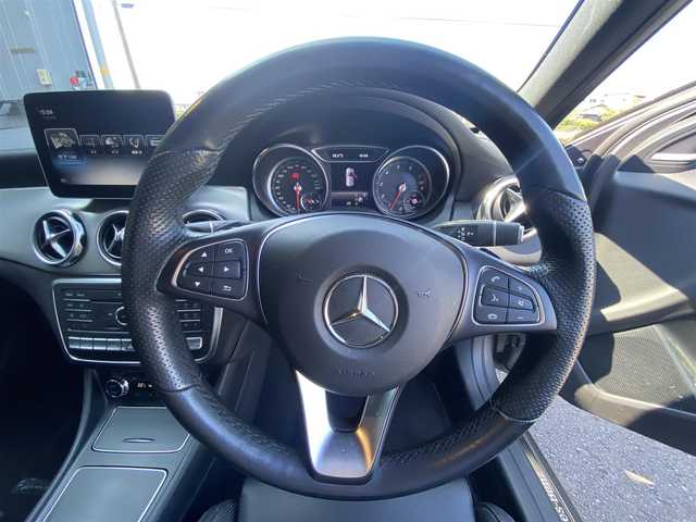 メルセデス・ベンツ ＧＬＡ２２０ 4マチック 福岡県 2018(平30)年 6.5万km シルバー ・サンルーフ/・アダプティブクルーズコントロール/・USB/Bluetooth/CD/DVD/AppleCarPlay/・バックカメラ/・シートヒーター/・ETC/・純正18AW/・プッシュスタート/・スマートキー/・パワーシート/・電動リアゲート/・オートライト/・LEDライト