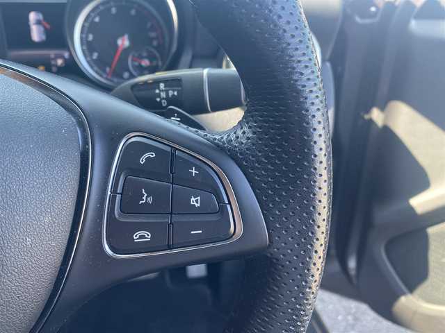 メルセデス・ベンツ ＧＬＡ２２０ 4マチック 福岡県 2018(平30)年 6.5万km シルバー ・サンルーフ/・アダプティブクルーズコントロール/・USB/Bluetooth/CD/DVD/AppleCarPlay/・バックカメラ/・シートヒーター/・ETC/・純正18AW/・プッシュスタート/・スマートキー/・パワーシート/・電動リアゲート/・オートライト/・LEDライト