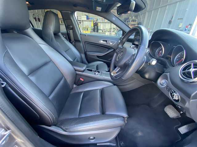 メルセデス・ベンツ ＧＬＡ２２０ 4マチック 福岡県 2018(平30)年 6.5万km シルバー ・サンルーフ/・アダプティブクルーズコントロール/・USB/Bluetooth/CD/DVD/AppleCarPlay/・バックカメラ/・シートヒーター/・ETC/・純正18AW/・プッシュスタート/・スマートキー/・パワーシート/・電動リアゲート/・オートライト/・LEDライト
