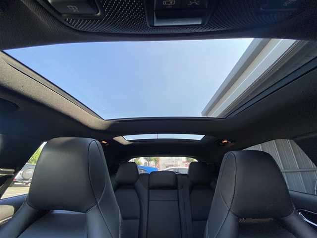 メルセデス・ベンツ ＧＬＡ２２０ 4マチック 福岡県 2018(平30)年 6.5万km シルバー ・サンルーフ/・アダプティブクルーズコントロール/・USB/Bluetooth/CD/DVD/AppleCarPlay/・バックカメラ/・シートヒーター/・ETC/・純正18AW/・プッシュスタート/・スマートキー/・パワーシート/・電動リアゲート/・オートライト/・LEDライト
