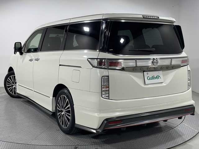 日産 エルグランド 250ハイウェイスターS 広島県 2015(平27)年 4.2万km ブリリアントホワイトパール NISMOエアロ/純正ナビ/純正フリップダウンモニター/両側パワースライドドア/バックカメラ/クルーズコントロール/オットマン/ハーフレザーシート/LEDヘッドランプ/オートライト/ETC/ドライブレコーダー
