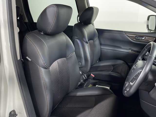 日産 エルグランド 250ハイウェイスターS 広島県 2015(平27)年 4.2万km ブリリアントホワイトパール NISMOエアロ/純正ナビ/純正フリップダウンモニター/両側パワースライドドア/バックカメラ/クルーズコントロール/オットマン/ハーフレザーシート/LEDヘッドランプ/オートライト/ETC/ドライブレコーダー