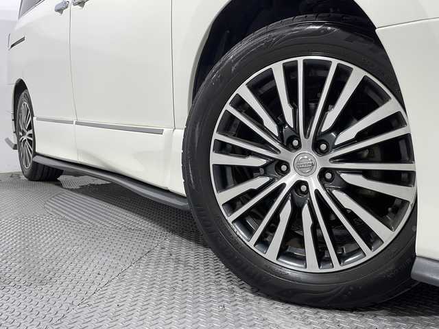 日産 エルグランド 250ハイウェイスターS 広島県 2015(平27)年 4.2万km ブリリアントホワイトパール NISMOエアロ/純正ナビ/純正フリップダウンモニター/両側パワースライドドア/バックカメラ/クルーズコントロール/オットマン/ハーフレザーシート/LEDヘッドランプ/オートライト/ETC/ドライブレコーダー