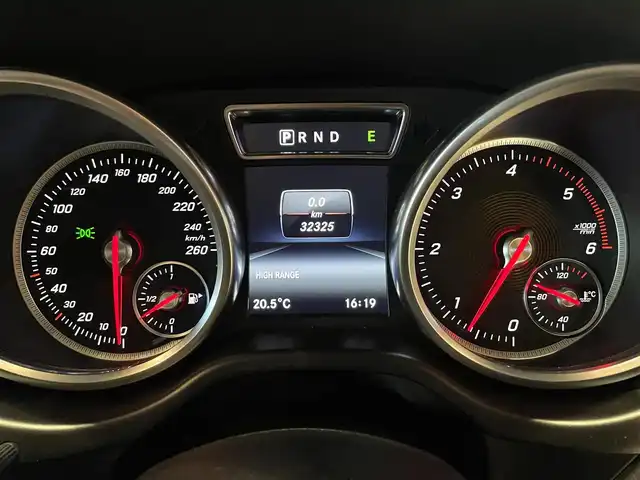 メルセデス・ベンツ ゲレンデヴァーゲン Ｇ３５０ｄ 道央・札幌 2017(平29)年 3.3万km オブシディアンブラック ラグジュアリーパッケージ/　・スライディングルーフ/　・本革シート/　・前後シートヒーター/harman/kardonサラウンド/ACC/ブラインドスポットアシスト/純正HDDナビ/フルセグテレビ/DVD/SD/BT/バックカメラ/パークトロニック/AppleCarPlay/AndroidAuto/アンビエントライト