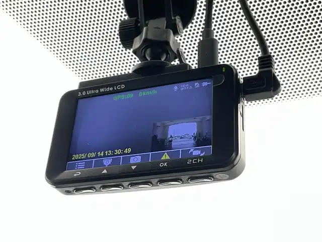 トヨタ カローラ スポーツ ハイブリッドG Z 富山県 2020(令2)年 4.9万km ホワイトパールクリスタルシャイン 純正9型ディスプレイオーディオ/（AM/FM/BT/USB/フルセグ）/バックカメラ/ドライブレコーダー/ETC/衝突被害軽減システム/レーダークルーズコントロール/レーンキープアシスト/コーナーセンサー/横滑り防止装置/アイドリングストップ/オートLEDライト/オートマチックハイビーム/フォグライト/純正フロアマット/社外アルミホイール/革巻きステアリング/ステアリングスイッチ/純正ホイール付夏タイヤ有/スマートキー/スペアキー/純正エンジンスターター有