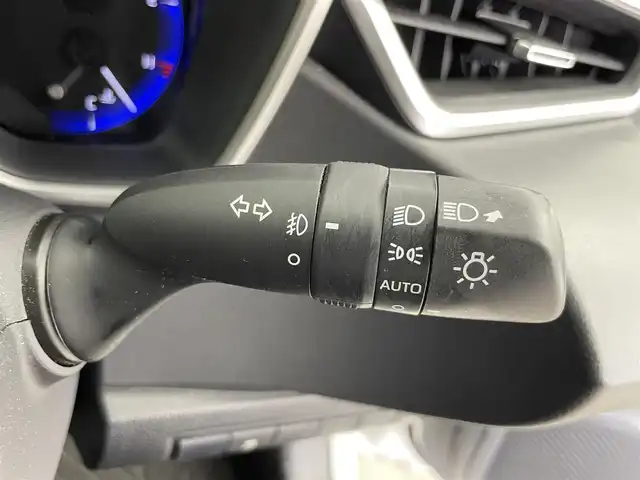 トヨタ カローラ スポーツ ハイブリッドG Z 富山県 2020(令2)年 4.9万km ホワイトパールクリスタルシャイン 純正9型ディスプレイオーディオ/（AM/FM/BT/USB/フルセグ）/バックカメラ/ドライブレコーダー/ETC/衝突被害軽減システム/レーダークルーズコントロール/レーンキープアシスト/コーナーセンサー/横滑り防止装置/アイドリングストップ/オートLEDライト/オートマチックハイビーム/フォグライト/純正フロアマット/社外アルミホイール/革巻きステアリング/ステアリングスイッチ/純正ホイール付夏タイヤ有/スマートキー/スペアキー/純正エンジンスターター有