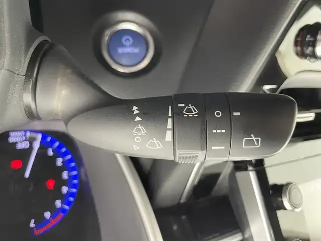 トヨタ カローラ スポーツ ハイブリッドG Z 富山県 2020(令2)年 4.9万km ホワイトパールクリスタルシャイン 純正9型ディスプレイオーディオ/（AM/FM/BT/USB/フルセグ）/バックカメラ/ドライブレコーダー/ETC/衝突被害軽減システム/レーダークルーズコントロール/レーンキープアシスト/コーナーセンサー/横滑り防止装置/アイドリングストップ/オートLEDライト/オートマチックハイビーム/フォグライト/純正フロアマット/社外アルミホイール/革巻きステアリング/ステアリングスイッチ/純正ホイール付夏タイヤ有/スマートキー/スペアキー/純正エンジンスターター有
