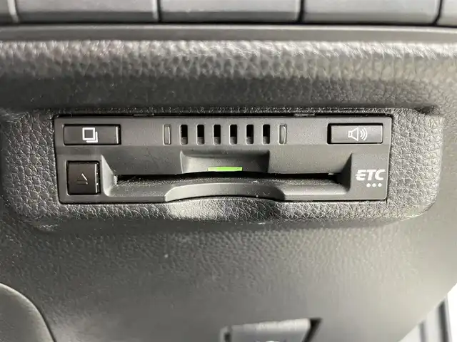 トヨタ カローラ スポーツ ハイブリッドG Z 富山県 2020(令2)年 4.9万km ホワイトパールクリスタルシャイン 純正9型ディスプレイオーディオ/（AM/FM/BT/USB/フルセグ）/バックカメラ/ドライブレコーダー/ETC/衝突被害軽減システム/レーダークルーズコントロール/レーンキープアシスト/コーナーセンサー/横滑り防止装置/アイドリングストップ/オートLEDライト/オートマチックハイビーム/フォグライト/純正フロアマット/社外アルミホイール/革巻きステアリング/ステアリングスイッチ/純正ホイール付夏タイヤ有/スマートキー/スペアキー/純正エンジンスターター有