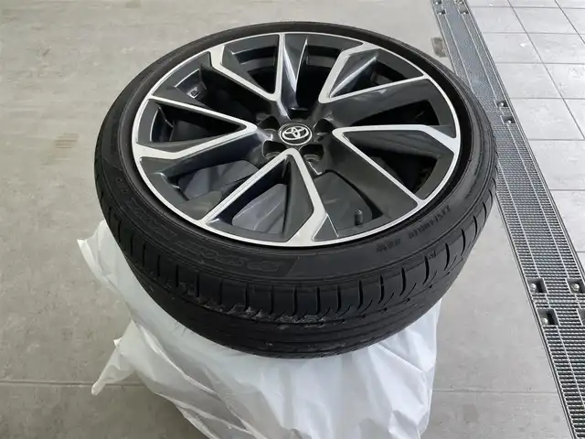 トヨタ カローラ スポーツ ハイブリッドG Z 富山県 2020(令2)年 4.9万km ホワイトパールクリスタルシャイン 純正9型ディスプレイオーディオ/（AM/FM/BT/USB/フルセグ）/バックカメラ/ドライブレコーダー/ETC/衝突被害軽減システム/レーダークルーズコントロール/レーンキープアシスト/コーナーセンサー/横滑り防止装置/アイドリングストップ/オートLEDライト/オートマチックハイビーム/フォグライト/純正フロアマット/社外アルミホイール/革巻きステアリング/ステアリングスイッチ/純正ホイール付夏タイヤ有/スマートキー/スペアキー/純正エンジンスターター有