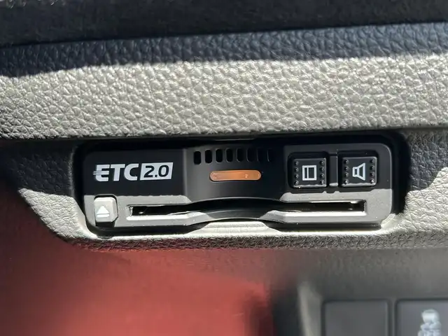 ホンダ シビック タイプR レーシングブラックPKG 岡山県 2025(令7)年 0.1万km クリスタルブラックパール 登録時走行距離971km/ワンオーナー/純正ホンダコネクトナビ/フルセグTV(AM.FM.TV.BT)/バックカメラ/ETC2.0/ブラインドスポットモニター/ドライブレコーダー/デジタルインナーミラー/クリアランスソナー/衝突軽減ブレーキ/レーダークルーズコントロール/レーンキープアシスト/オートライト/19インチ純正AW/純正フロアマット/プッシュスタート/ワイヤレス充電/ＵＳＢ入力端子