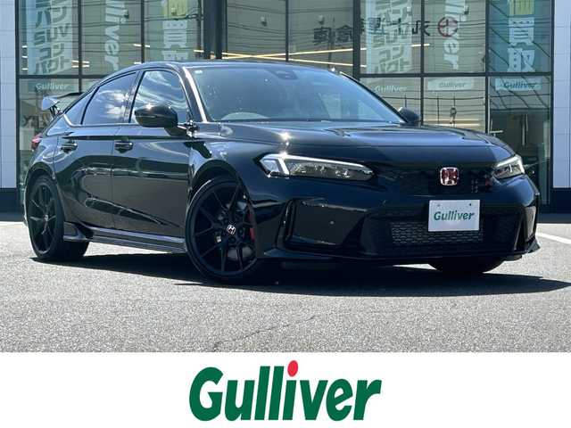 ホンダ シビック タイプR レーシングブラックPKG 岡山県 2025(令7)年 0.1万km クリスタルブラックパール 登録時走行距離971km/ワンオーナー/純正ホンダコネクトナビ/フルセグTV(AM.FM.TV.BT)/バックカメラ/ETC2.0/ブラインドスポットモニター/ドライブレコーダー/デジタルインナーミラー/クリアランスソナー/衝突軽減ブレーキ/レーダークルーズコントロール/レーンキープアシスト/オートライト/19インチ純正AW/純正フロアマット/プッシュスタート/ワイヤレス充電/ＵＳＢ入力端子