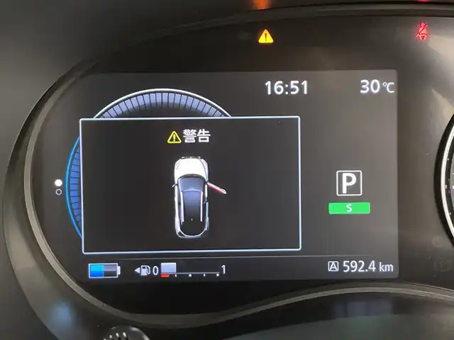 日産 キックス X 鹿児島県 2021(令3)年 4.6万km ダークメタルグレー/ピュアブラック 2トーン ワンオーナー/純正9インチSDナビ/（AM/FM/CD/DVD/Bluetooth）/エマージェンシーブレーキ/プロパイロット/アラウンドビューモニター/デジタルインナーミラー/ドライブレコーダー/電子パーキング/AUTO HOLD/ETC/AUTOライト/LEDヘッドライト/純正17インチアルミホイール/純正フロアマット