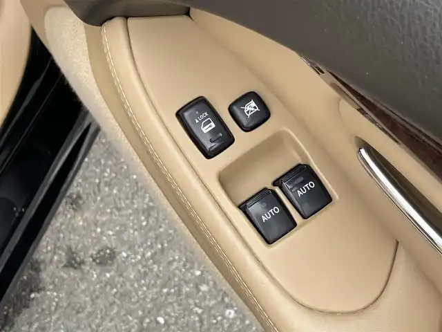 レクサス ＳＣ 430 群馬県 2006(平18)年 8万km ブラック 純正ナビ/　　ワンセグ/CD/MD/    FM/AM/AUX/マークレビンソン/クルーズコントロール/バックカメラ/茶革シート/前席パワーシート/前席シートヒーター/オートHIDライト/フォグランプ/純正18AW/純正フロアマット/ステアリングスイッチ/ETC