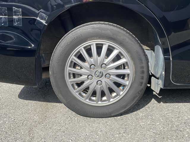 トヨタ エスクァイア ハイブリッド Gi 埼玉県 2015(平27)年 9.7万km ブラック セーフティーセンス/フリップダウンモニター/純正SDナビ/　　Bluetooth/フルセグTV/DVD再生機能/バックカメラ/両側パワースライドドア/クルーズコントロール/LEDオートヘッドライト/レザーシート/運転席、助手席シートヒーター/純正15インチアルミホイール/ワイヤレス充電/アイドリングストップ/ETC