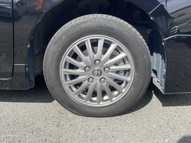 トヨタ エスクァイア ハイブリッド Gi 埼玉県 2015(平27)年 9.7万km ブラック セーフティーセンス/フリップダウンモニター/純正SDナビ/　　Bluetooth/フルセグTV/DVD再生機能/バックカメラ/両側パワースライドドア/クルーズコントロール/LEDオートヘッドライト/レザーシート/運転席、助手席シートヒーター/純正15インチアルミホイール/ワイヤレス充電/アイドリングストップ/ETC