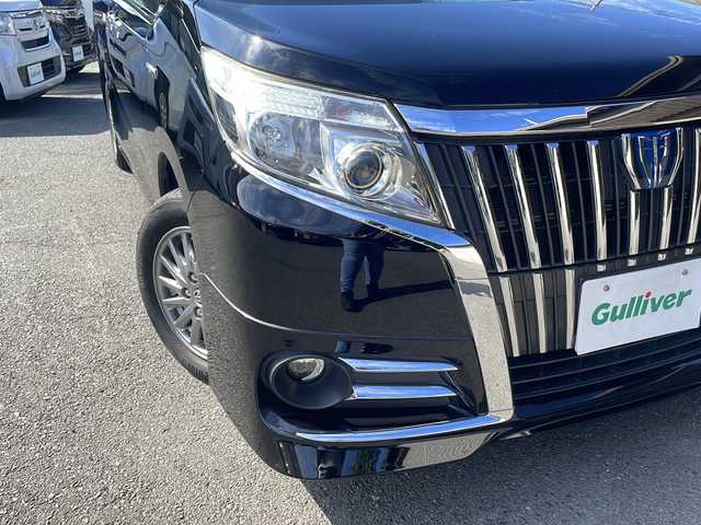 トヨタ エスクァイア ハイブリッド Gi 埼玉県 2015(平27)年 9.7万km ブラック セーフティーセンス/フリップダウンモニター/純正SDナビ/　　Bluetooth/フルセグTV/DVD再生機能/バックカメラ/両側パワースライドドア/クルーズコントロール/LEDオートヘッドライト/レザーシート/運転席、助手席シートヒーター/純正15インチアルミホイール/ワイヤレス充電/アイドリングストップ/ETC