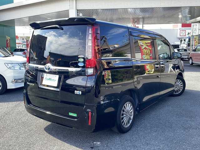 トヨタ エスクァイア ハイブリッド Gi 埼玉県 2015(平27)年 9.7万km ブラック セーフティーセンス/フリップダウンモニター/純正SDナビ/　　Bluetooth/フルセグTV/DVD再生機能/バックカメラ/両側パワースライドドア/クルーズコントロール/LEDオートヘッドライト/レザーシート/運転席、助手席シートヒーター/純正15インチアルミホイール/ワイヤレス充電/アイドリングストップ/ETC