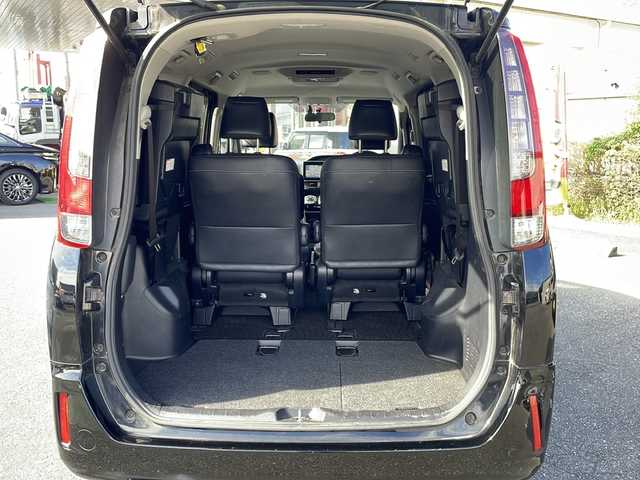 トヨタ エスクァイア ハイブリッド Gi 埼玉県 2015(平27)年 9.7万km ブラック セーフティーセンス/フリップダウンモニター/純正SDナビ/　　Bluetooth/フルセグTV/DVD再生機能/バックカメラ/両側パワースライドドア/クルーズコントロール/LEDオートヘッドライト/レザーシート/運転席、助手席シートヒーター/純正15インチアルミホイール/ワイヤレス充電/アイドリングストップ/ETC