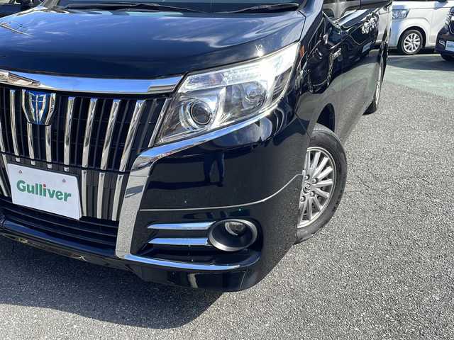 トヨタ エスクァイア ハイブリッド Gi 埼玉県 2015(平27)年 9.7万km ブラック セーフティーセンス/フリップダウンモニター/純正SDナビ/　　Bluetooth/フルセグTV/DVD再生機能/バックカメラ/両側パワースライドドア/クルーズコントロール/LEDオートヘッドライト/レザーシート/運転席、助手席シートヒーター/純正15インチアルミホイール/ワイヤレス充電/アイドリングストップ/ETC