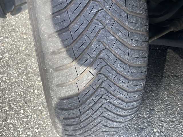 トヨタ エスクァイア ハイブリッド Gi 埼玉県 2015(平27)年 9.7万km ブラック セーフティーセンス/フリップダウンモニター/純正SDナビ/　　Bluetooth/フルセグTV/DVD再生機能/バックカメラ/両側パワースライドドア/クルーズコントロール/LEDオートヘッドライト/レザーシート/運転席、助手席シートヒーター/純正15インチアルミホイール/ワイヤレス充電/アイドリングストップ/ETC