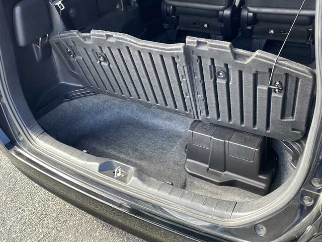 トヨタ エスクァイア ハイブリッド Gi 埼玉県 2015(平27)年 9.7万km ブラック セーフティーセンス/フリップダウンモニター/純正SDナビ/　　Bluetooth/フルセグTV/DVD再生機能/バックカメラ/両側パワースライドドア/クルーズコントロール/LEDオートヘッドライト/レザーシート/運転席、助手席シートヒーター/純正15インチアルミホイール/ワイヤレス充電/アイドリングストップ/ETC