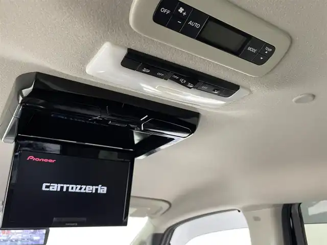 日産 セレナ e－パワー ハイウェイスター V 大分県 2018(平30)年 5.1万km ダイヤモンドブラック 純正9インチナビ/（AM/FM/CD/DVD/Bluetooth/フルセグ)/アラウンドビューモニター/フリップダウンモニター/プロパイロット/衝突被害軽減ブレーキ/レーダークルーズコントロール/レーンキープアシスト/前後コーナーセンサー/オートハイビーム/前方ドライブレコーダー/両側パワースライドドア/レザーシート/前席シートヒーター/ステアリングヒーター/ビルトインETC/ステアリングリモコン/オートライト/LEDヘッドライト/フォグランプ/オートブレーキホールド/純正15インチアルミ/プッシュスタート