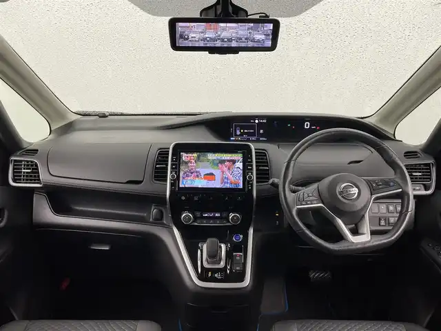 日産 セレナ e－パワー ハイウェイスター V 大分県 2018(平30)年 5.1万km ダイヤモンドブラック 純正9インチナビ/（AM/FM/CD/DVD/Bluetooth/フルセグ)/アラウンドビューモニター/フリップダウンモニター/プロパイロット/衝突被害軽減ブレーキ/レーダークルーズコントロール/レーンキープアシスト/前後コーナーセンサー/オートハイビーム/前方ドライブレコーダー/両側パワースライドドア/レザーシート/前席シートヒーター/ステアリングヒーター/ビルトインETC/ステアリングリモコン/オートライト/LEDヘッドライト/フォグランプ/オートブレーキホールド/純正15インチアルミ/プッシュスタート